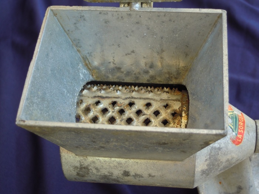 KURU YEMİŞ DEGİRMENİ MEKANİK MADE İN İTALY 