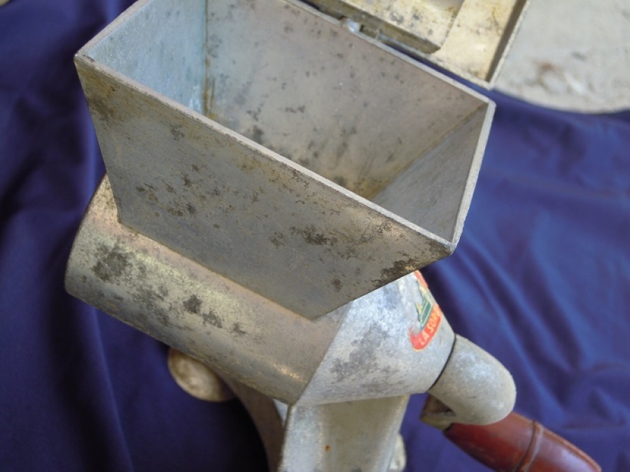 KURU YEMİŞ DEGİRMENİ MEKANİK MADE İN İTALY 