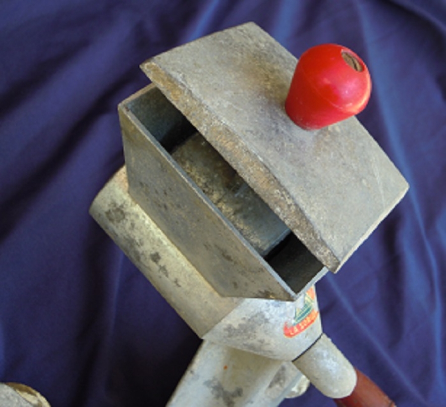 KURU YEMİŞ DEGİRMENİ MEKANİK MADE İN İTALY 