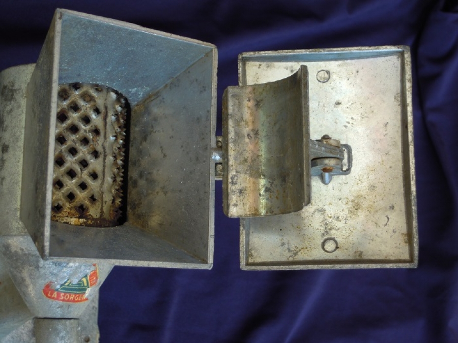 KURU YEMİŞ DEGİRMENİ MEKANİK MADE İN İTALY 