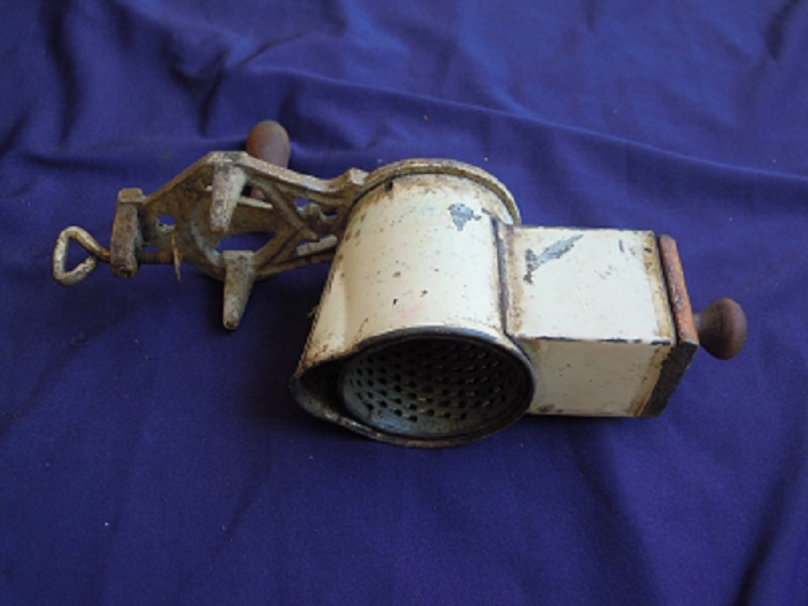 MEKANİK METAL KURU YEMİŞ DEGİRMENİ