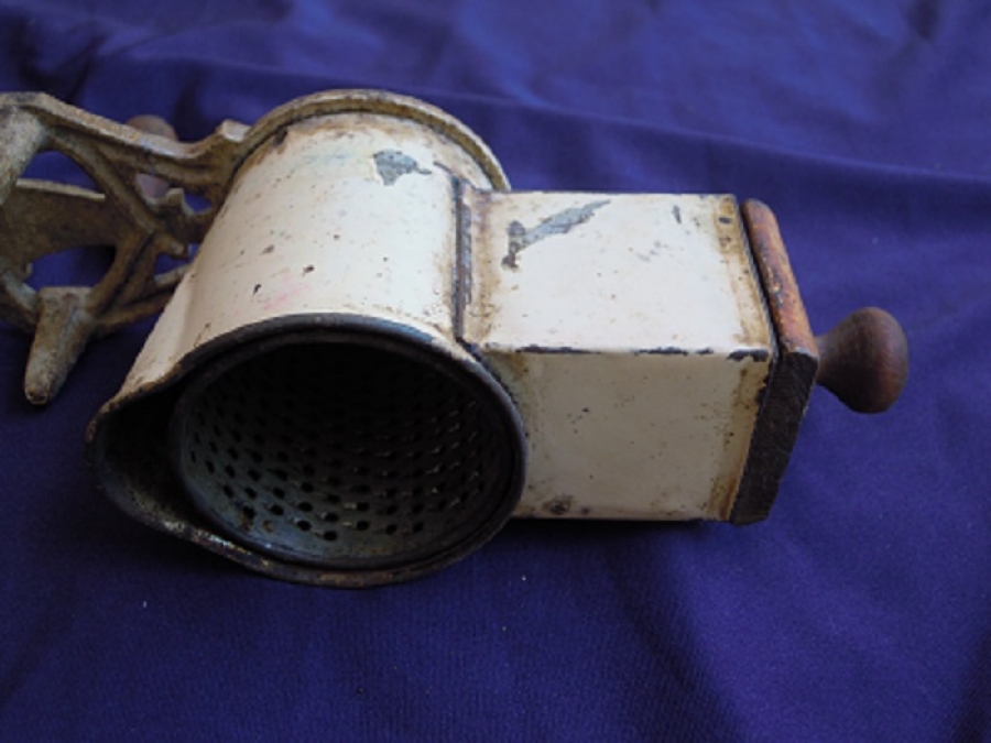 MEKANİK METAL KURU YEMİŞ DEGİRMENİ