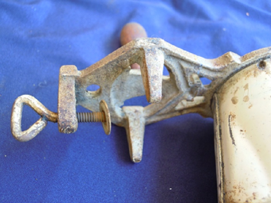 MEKANİK METAL KURU YEMİŞ DEGİRMENİ