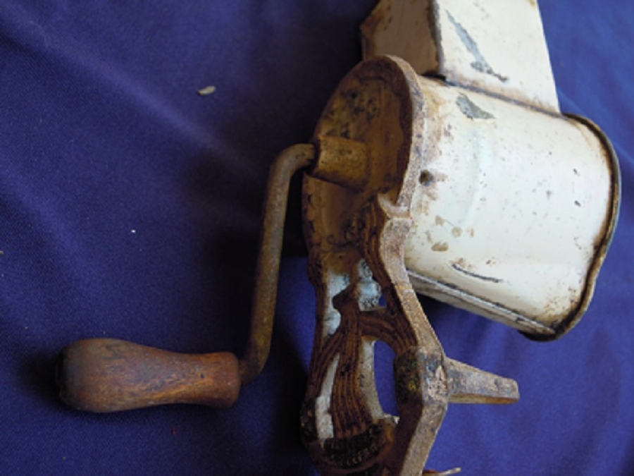 MEKANİK METAL KURU YEMİŞ DEGİRMENİ