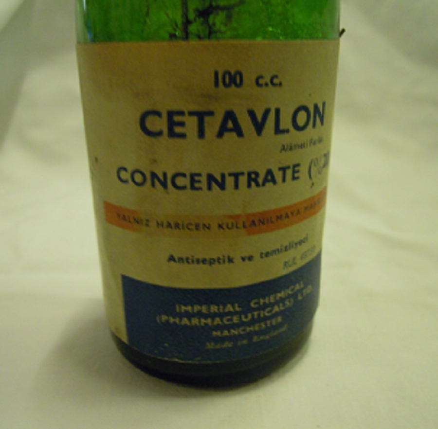 100 C.C CETAVLON CONCENTRATE ( % 20 ) KAPAKLI CAM  İLAC ŞİŞESİ