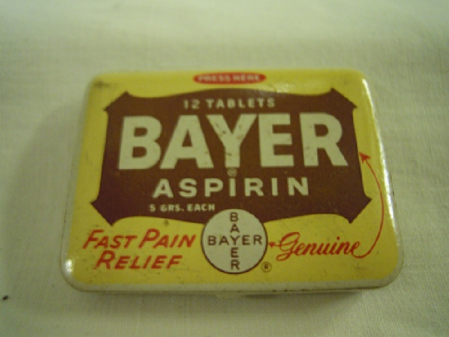 BAYER 12 TABLETS PRESS HERE ASPIRIN 5 GRS.EACH FAST PAIN RELIEF TENEKE KUTU