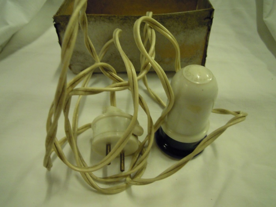 ANTİGUES FLOROS PATENT MADE İN AUSTRIA FİZİK TEDEVİSİ MOR RENKDE SI LAMBASI 110 VOLT