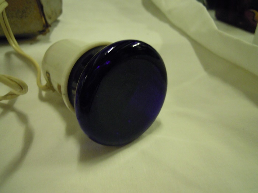 ANTİGUES FLOROS PATENT MADE İN AUSTRIA FİZİK TEDEVİSİ MOR RENKDE SI LAMBASI 110 VOLT