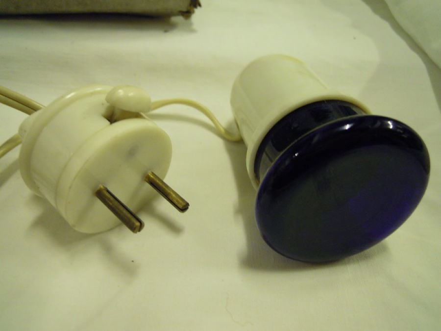 ANTİGUES FLOROS PATENT MADE İN AUSTRIA FİZİK TEDEVİSİ MOR RENKDE SI LAMBASI 110 VOLT