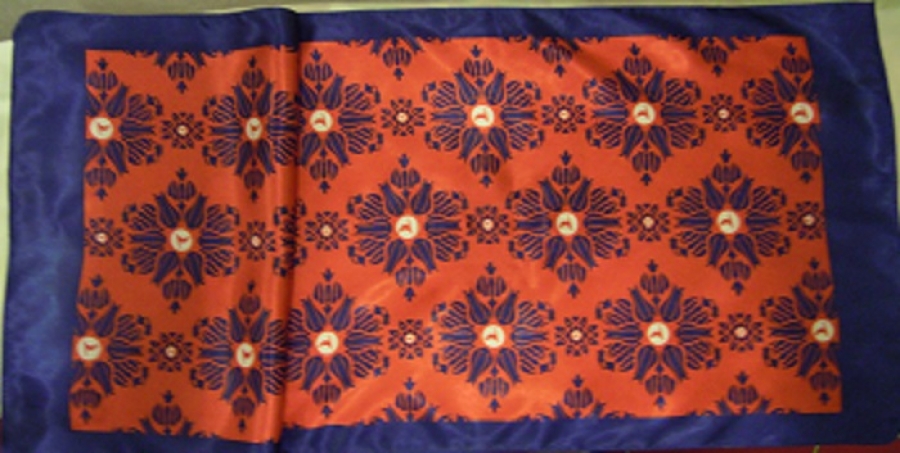 THY BAYAN HOSTES İPEK FULAR  VAKKO ÜRETİMİ ÖZEL TASARIM LA  YAPILMIŞDIR TÜRK HAVA YOLLARI İÇİN 