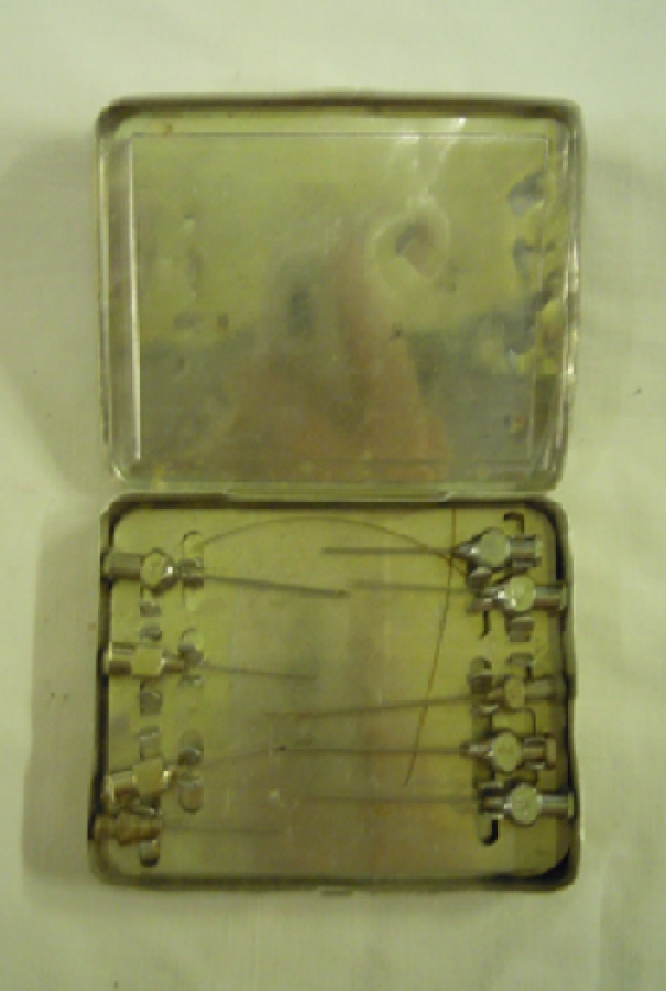 HYPODERMIC - NEEDLES INJECTIONS - KANÜLEN STAINLESS - STEEL ROSTBESTANDIGER - STANL MADE İN GERMANY İĞNE TENEKE KUTU