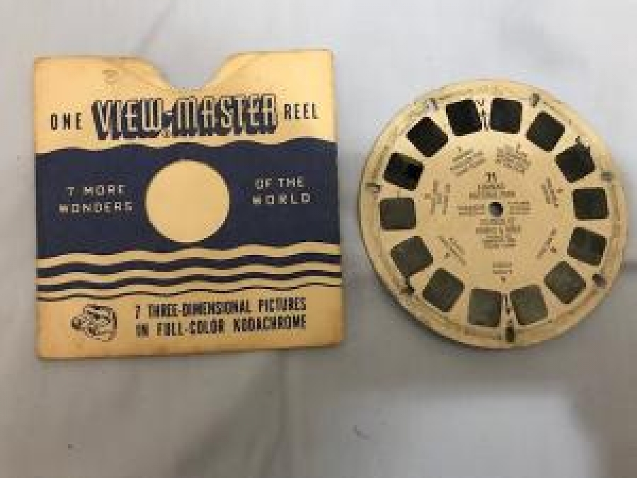 7 THREE - DIMENSIONAL PICTURES IN FULL - COLOR KODACHROME 