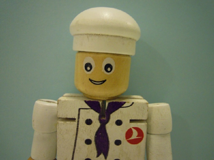 THY TÜRK HAVA YOLLARI LOGOLU PARÇALARA BÖLÜNEN HAREKETLİ AHŞAP EL BOYAMA  TURKISH AIRLINES OYUNCAK UCAN AŞCI ŞEF