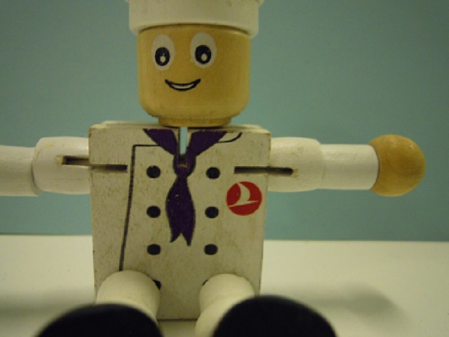 THY TÜRK HAVA YOLLARI LOGOLU PARÇALARA BÖLÜNEN HAREKETLİ AHŞAP EL BOYAMA  TURKISH AIRLINES OYUNCAK UCAN AŞCI ŞEF