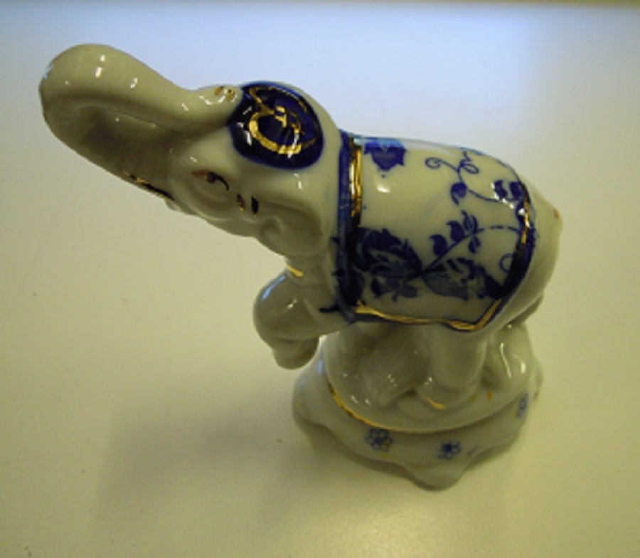 PORSELEN UGUR BEREKET TİMSALİ 3 TANE FİL