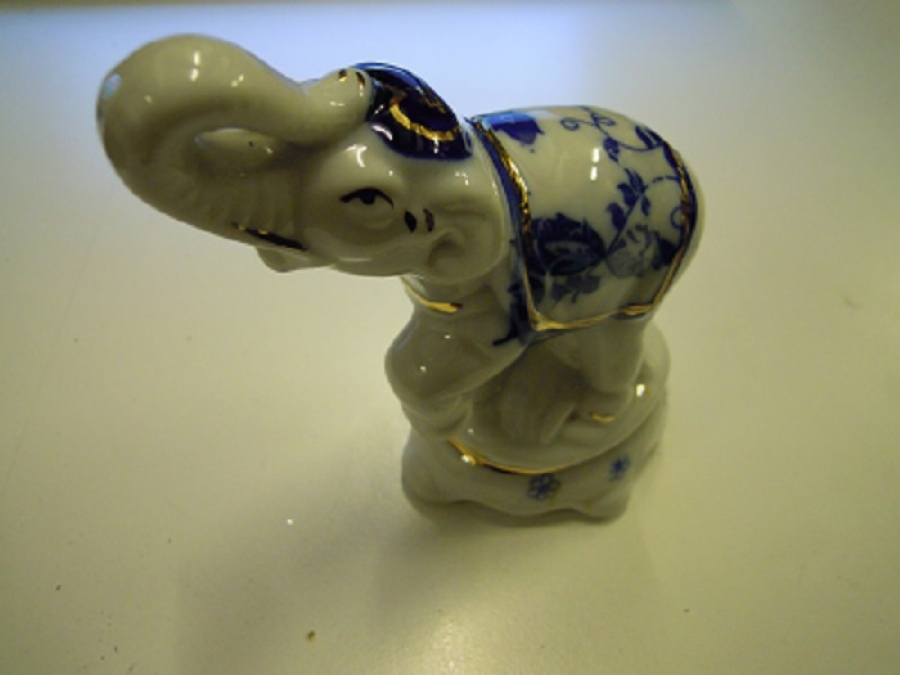 PORSELEN UGUR BEREKET TİMSALİ 3 TANE FİL