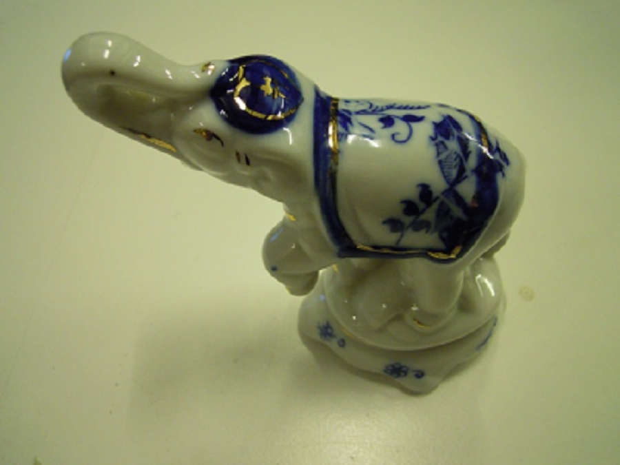 PORSELEN UGUR BEREKET TİMSALİ 3 TANE FİL