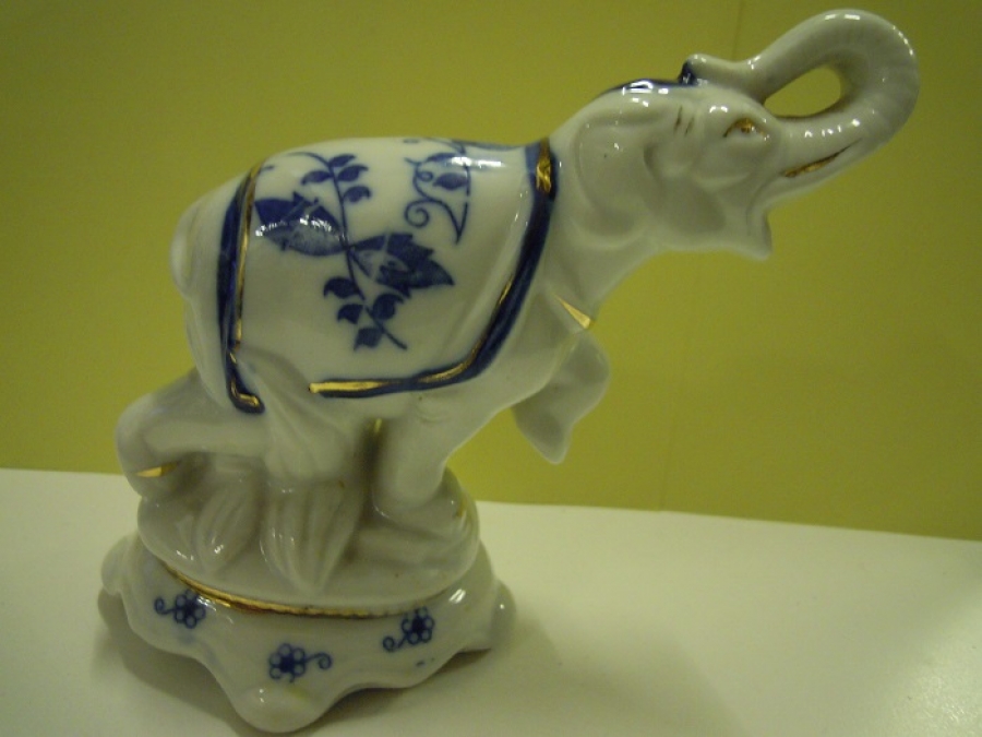 PORSELEN UGUR BEREKET TİMSALİ 3 TANE FİL