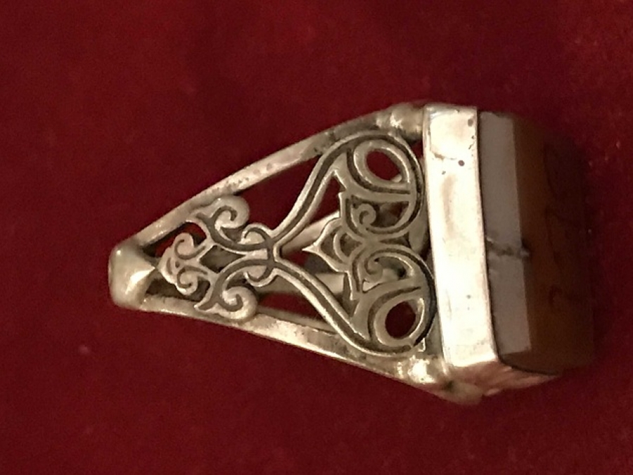 AKİK EL KAZIMA ÜZERİ YAZILI TAŞLI HAS SAF GÜMÜŞDEN TESTERE İŞİ KAPALICARŞI HAMPAR USTA İŞCİLİKLİ YÜZÜK 