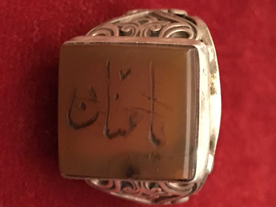 AKİK EL KAZIMA ÜZERİ YAZILI TAŞLI HAS SAF GÜMÜŞDEN TESTERE İŞİ KAPALICARŞI HAMPAR USTA İŞCİLİKLİ YÜZÜK 