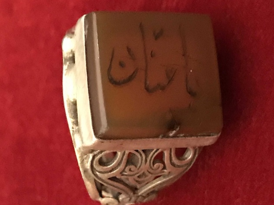 AKİK EL KAZIMA ÜZERİ YAZILI TAŞLI HAS SAF GÜMÜŞDEN TESTERE İŞİ KAPALICARŞI HAMPAR USTA İŞCİLİKLİ YÜZÜK 