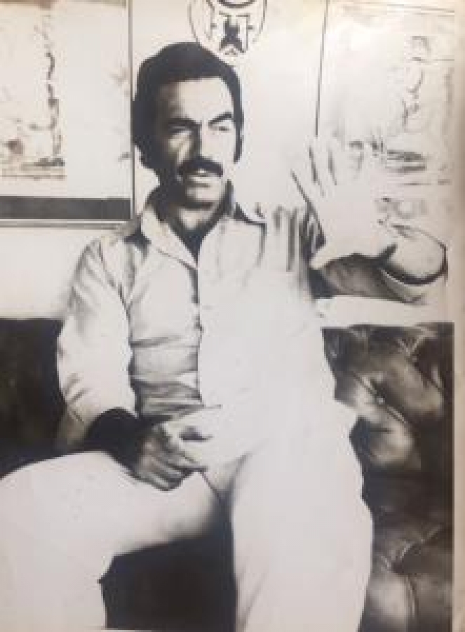 AYHAN IŞIK SETTE KADRAJDA AYARLARI KONTROL EDİYOR 