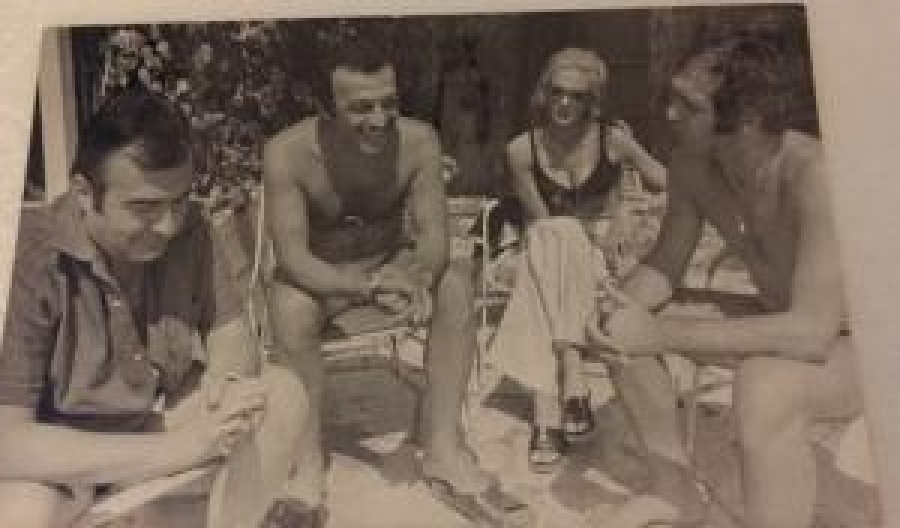 CELAL ŞAHİN,SADRİ ALIŞIK,ÇOLPAN İLHAN,FİKRET HAKAN SOHBET EDERLERKEN 