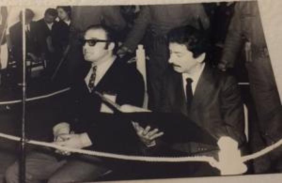 İLHAN SELCUK OKTAY KURTBÖKE SIKIYÖNETİM MAHKEME KARŞISINDA 18 MAYIS 1971 