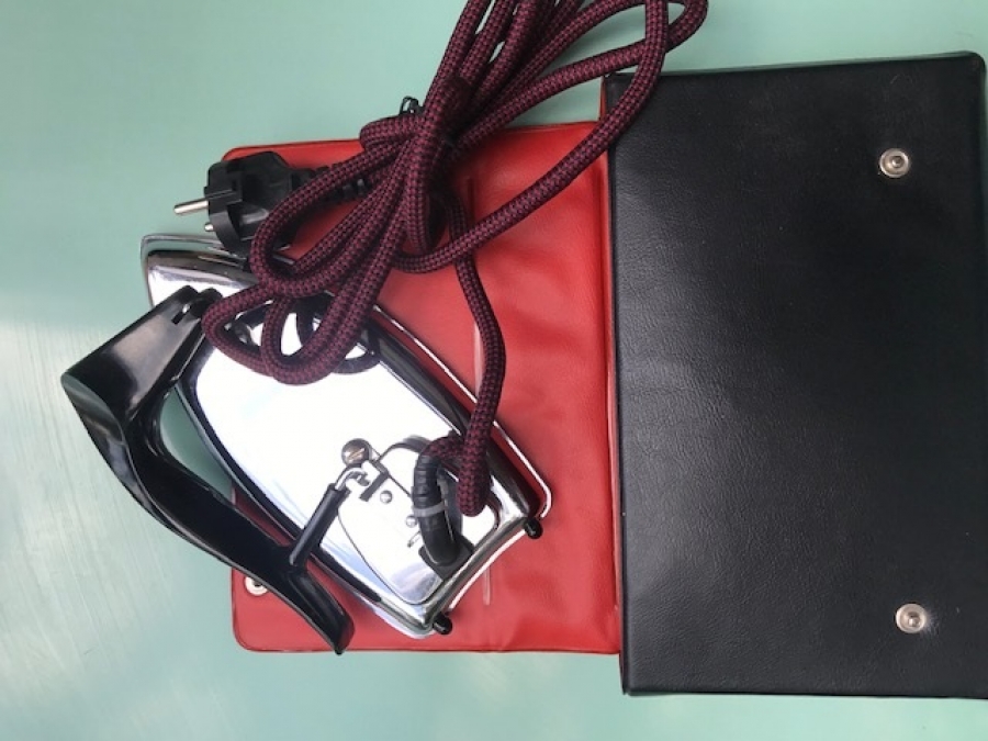 SEYEHAT İÇİN KULLANILAN KUTUSUNDA KATLANAN PIFCO UNIVERSAL 220 VOLT ELEKTİRİKLİ UTU