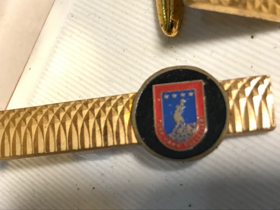 ASKERİ AMBLEMLİ TÜRK KARA KÜVVETLERİ LOGOLU ORJİNAL KUTUSUNDA MANŞET KOL DUGMESİ VE KRAVAT İGNESİ