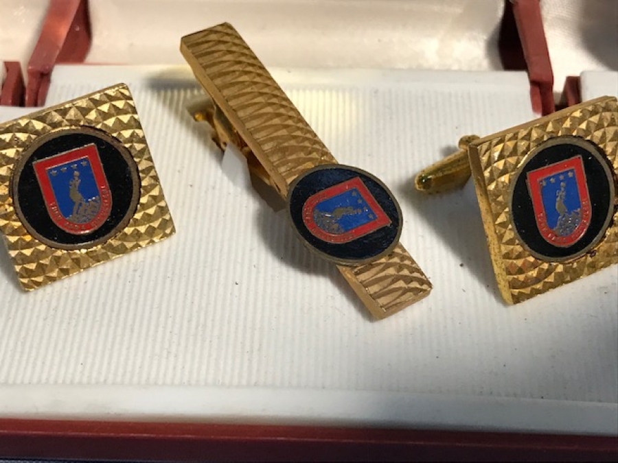 ASKERİ AMBLEMLİ TÜRK KARA KÜVVETLERİ LOGOLU ORJİNAL KUTUSUNDA MANŞET KOL DUGMESİ VE KRAVAT İGNESİ