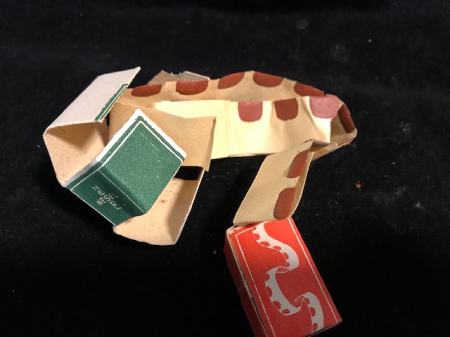 1950 YERLİ NESEL MARKA KARTON KUTUSUNDA 2 KUTU 4 ŞERİT CATAPAT YERE DUVARA SÜRTEREK CATAPAT YAPMAKTADIR