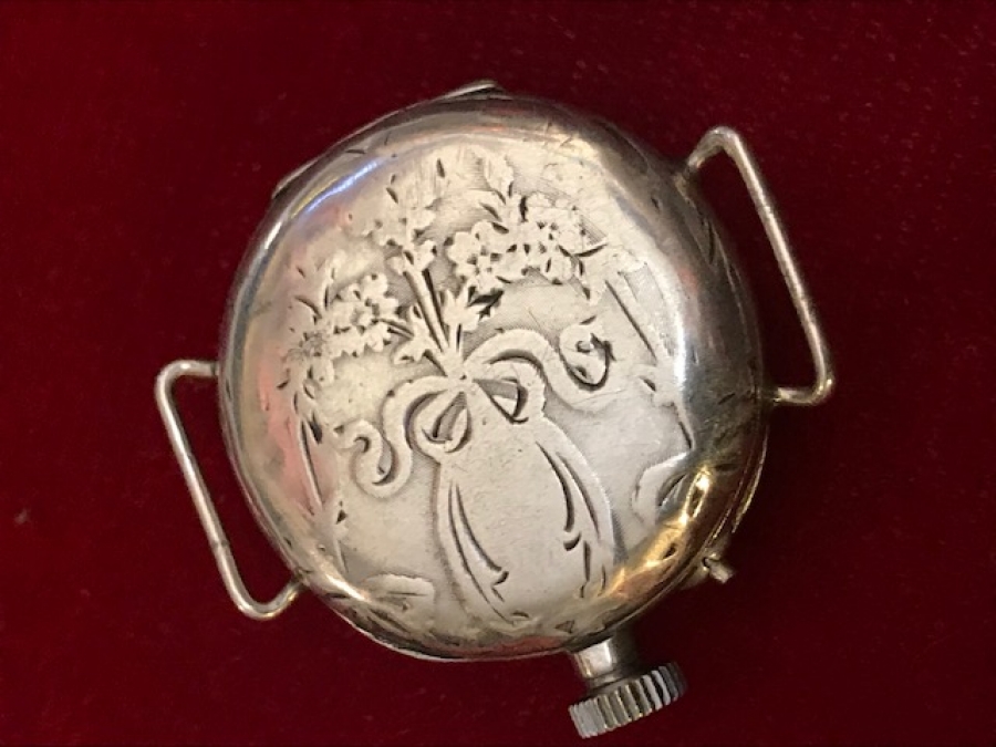 EL YAPIM ZENNE MEKANİK KURMALI 1900 YILLAR GÜMÜŞ ÇİFT KAPAKLI DAMGALI BAYAN KOL SAATİ 