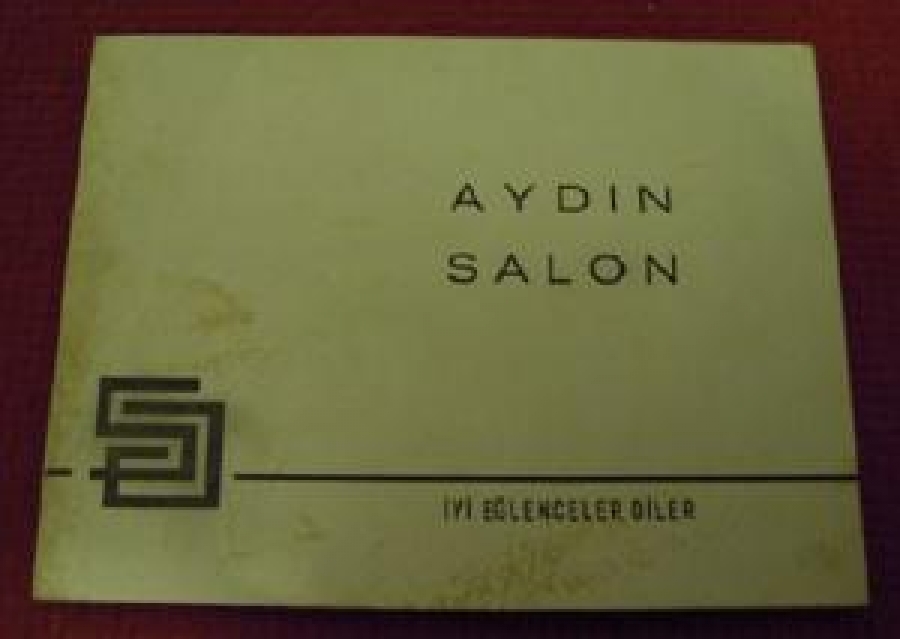 KARTON KAPAKLI SİYAH BEYAZ ANI FOTOĞRAFI AYDIN SALON İYİ EĞLENCELER DİLER 10 OCAK 1971 AYŞE ÇAVUŞ CAD. 19 SUADİYE 