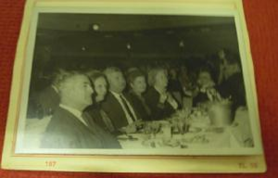 KÖŞK GAZİNOSU SANAT GÜNEŞİMİZ ZEKİ MÜREN'İ KIVANÇLA SUNAR 