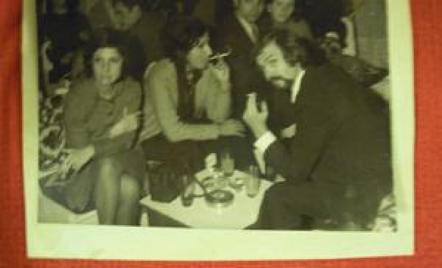 LALEZAR 6.12.1970 KARTON KAPAKLI SİYAH BEYAZ ANI FOTOĞRAFI 