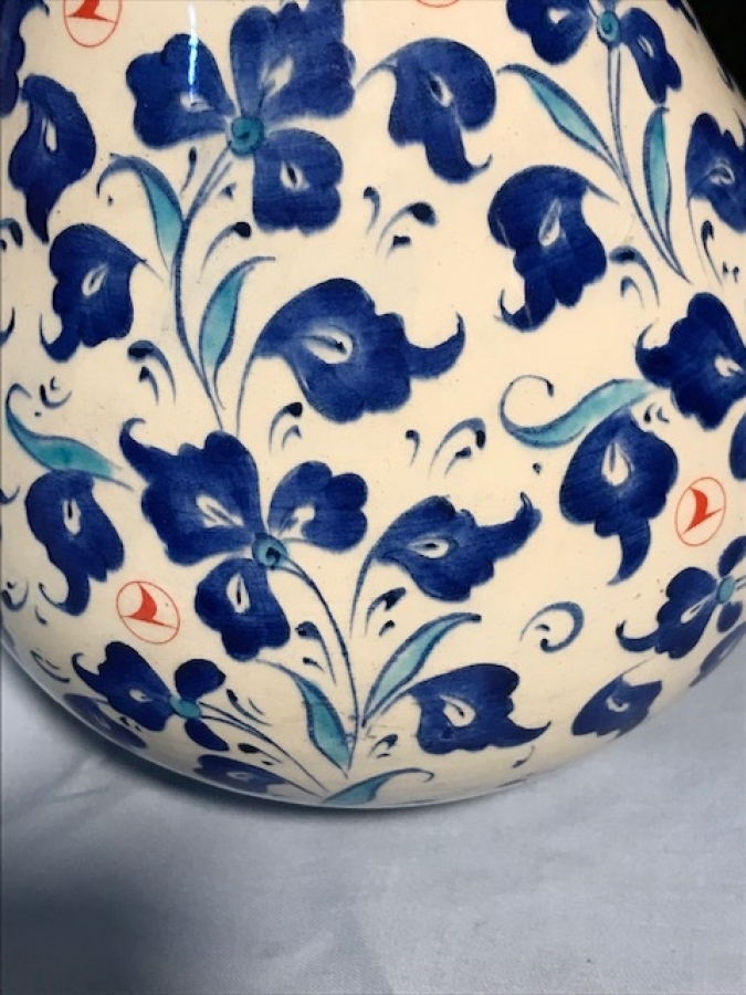 YALCIN DARCIK SANATCI İMZALI THY İÇİN YAPILMIŞ KUTAHYA EL CALIŞMA VAZO