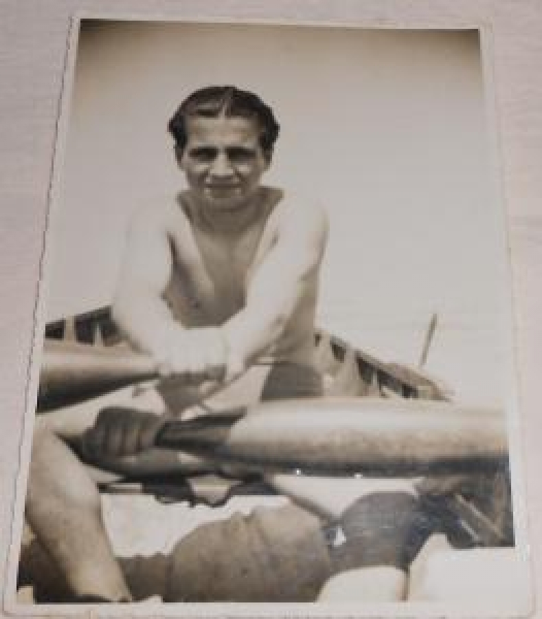 SANDAL KÜREK ÇEKEN 18 X 13 SİYAH BEYAZ FOTO 