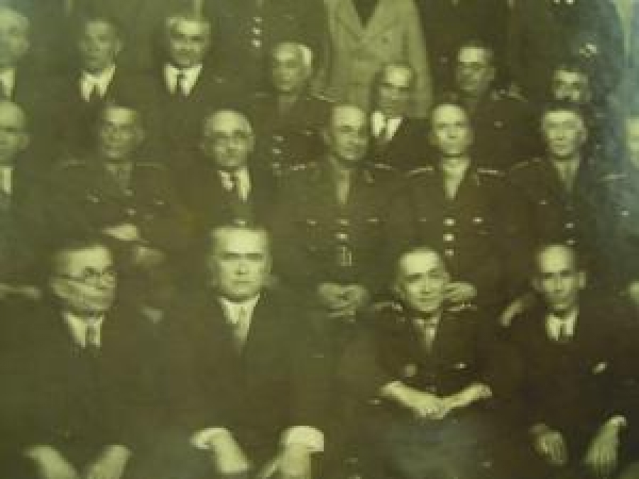 SİYAH BEYAZ TOPLULUK 1940 LI YILLAR FOTOĞRAF 