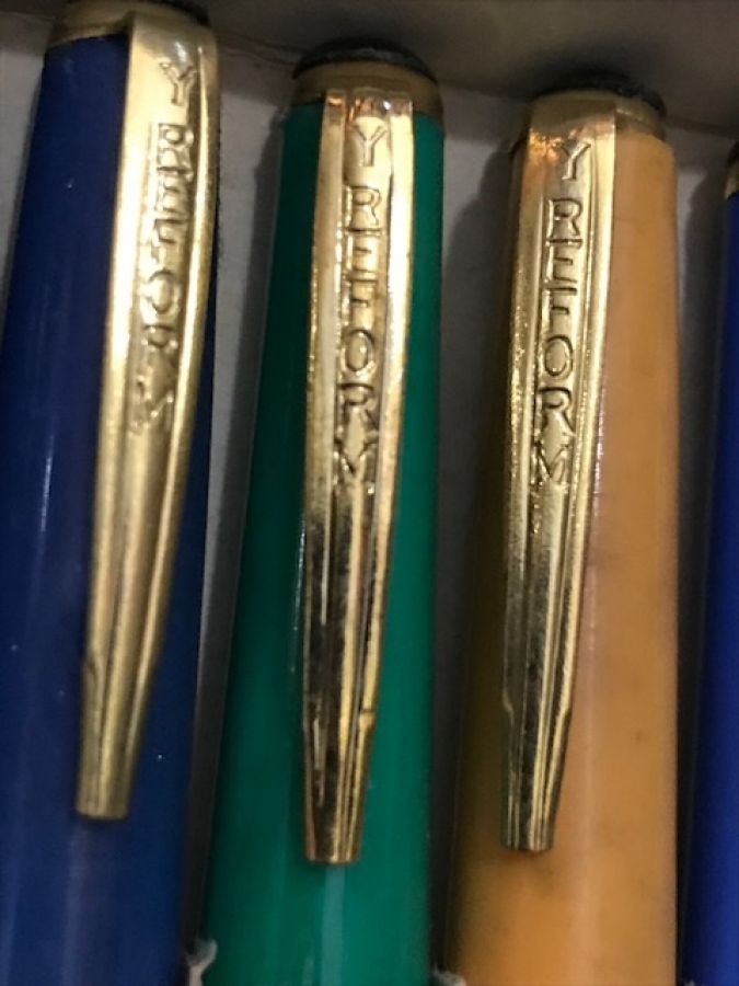 JA JONE 717 DOLMA KALEM KUTUSUNDA 12 ADET DEİŞİK RENKDE KULLANILMAMIŞ