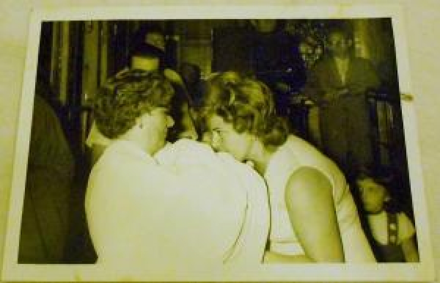 VAFTİZ TÖRENİ BOYU 13 CM ENİ 18 CM SİYAH BEYAZ FOTOĞRAF 