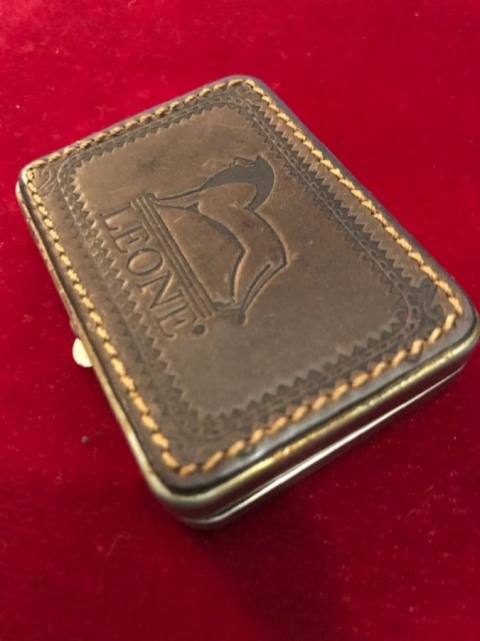 LEONE SEYEHAT TRAŞ TAKIMI ORJİNAL METAL DERİ KAPLI KUTUSUNDA 