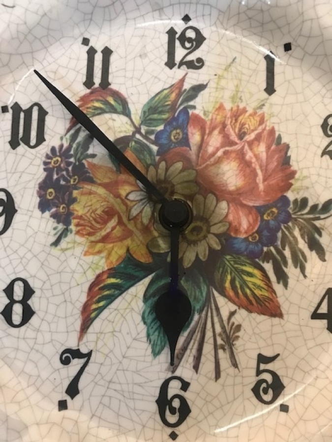 ALMAN MALI MELAMİN QUARTZ PİLLİ GÖBEK VE KENARLAR EL CİZİM CİCEK DESENLİ MUTFAK SAATİ 1960 LI YLLAR