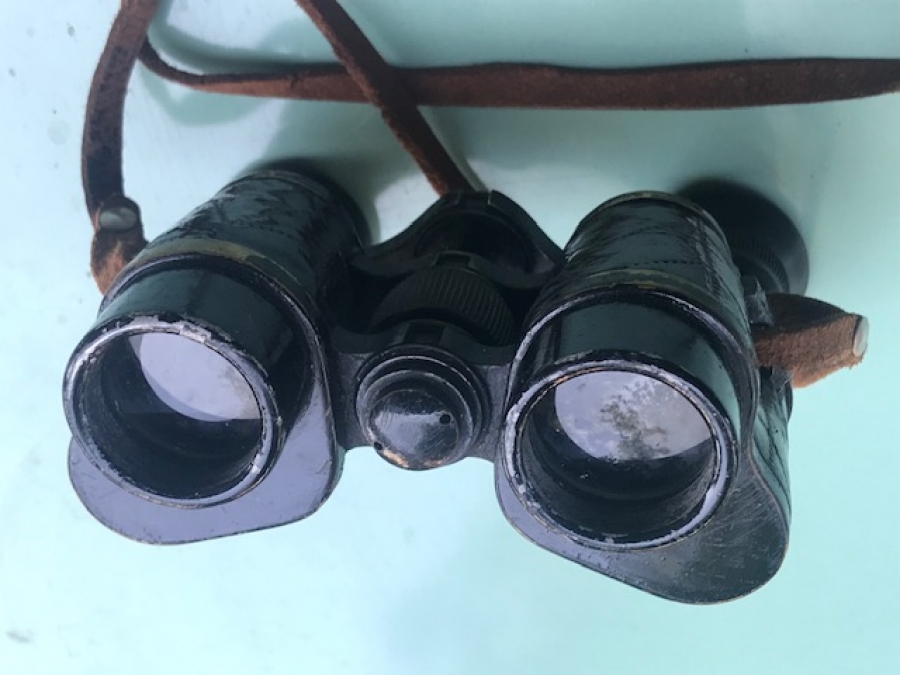  DURBÜN PİRİNC ÜZERİ DERİ KAPLI VEDETTE 8 X 26 