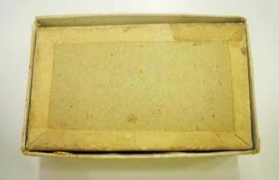 BOŞ KARTVİZİT MAVİ KAĞIT KUTUSUNDA EL İLE YAZILARAK VERİLEN 