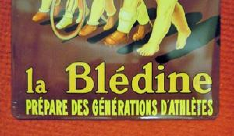 LA BLEDİNE PREPARE DES GENERATIONS D'ANHLETES POUR LES ENFANTS EN BAS AĞE PREMİER ALİMENT APRES LE LAİT BLEDİNE REKLAM TENEKE TABELA 