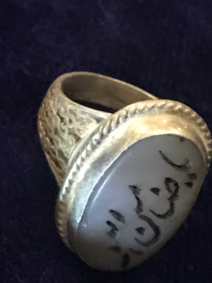 BEYAZ AKİK TAŞ ÜZERİNE YAZILI GÜMÜŞ YÜZÜK KAPALI ÇARŞI ARAM USTA