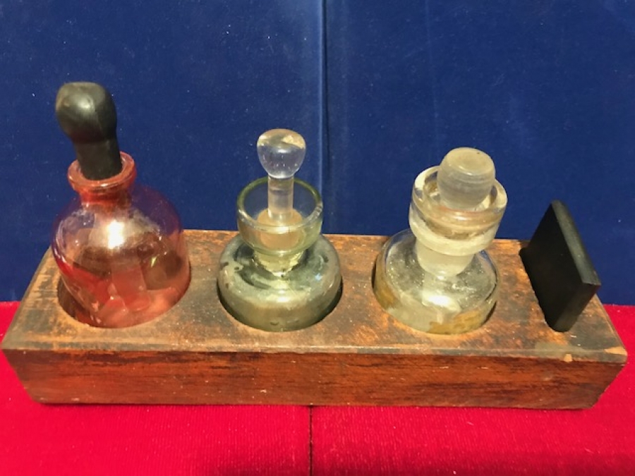 ESKİ KYUMCULARIN KULLANDIGI AYAR SUYU SİSESİ  MEHENK TAŞI TAKIMI 1950