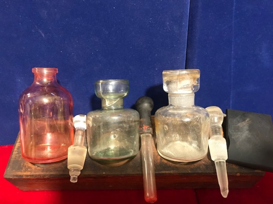 ESKİ KYUMCULARIN KULLANDIGI AYAR SUYU SİSESİ  MEHENK TAŞI TAKIMI 1950