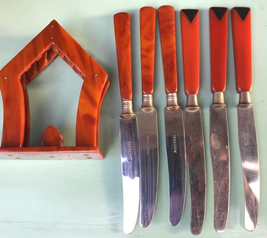  SAPLARI VE MUHAFAZA AYAGI KATALİN OLAN 6 LI TEREYAGI BICAK